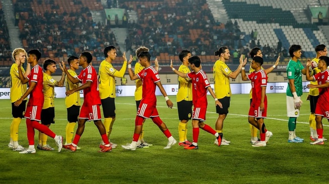 Suporter Timnas Singapura melontarkan kritik keras setelah tim kesayangan mereka dibantai Malaysia dengan skor 0-6 pada laga terakhir Grup A FIFA ASEAN Cup 2026, 1 Oktober 2026. [Instagram famalaysia]