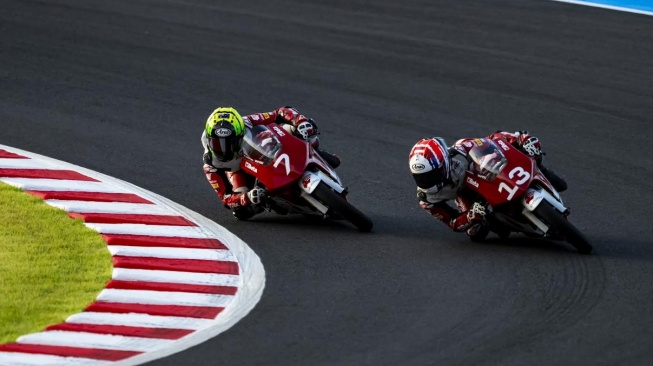 Drama Tikungan Terakhir Motegi! Badly Sukses Kunci Podium Perdana Idemitsu Moto4 Asia Cup 2026