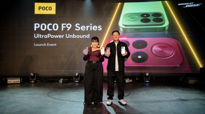 Novita Krisutami, PR Manager POCO Indonesia dan Fajar Yogas, Project Manager POCO Indonesia dalam peluncuran Poco F9 Series di Jakarta, Senin (5/10/2026). [Xiaomi]