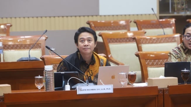 Pakar Hukum Universitas Airlangga (Unair) Taufik Rahman dalam Rapat Dengar Pendapat Umum (RDPU) dengan Komisi III DPR RI, Senin (5/10/2026). [Ist]