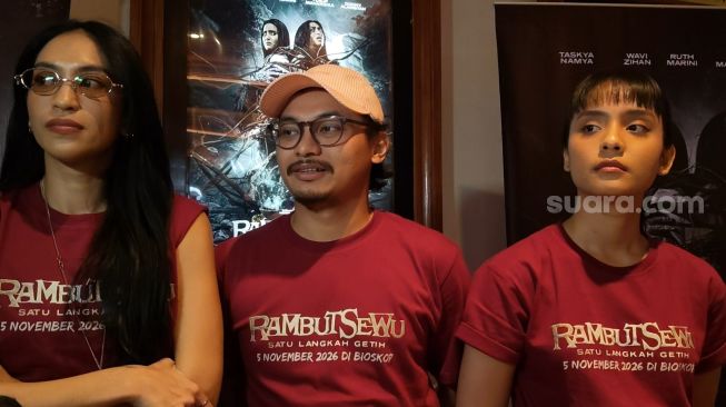 Taskya Namya, Yusuf Mahardika dan Wavi Zihan pemeran film Rambut Sewu saat ditemui di Metropole, Jakarta Pusat pada Senin, 5 Oktober 2026