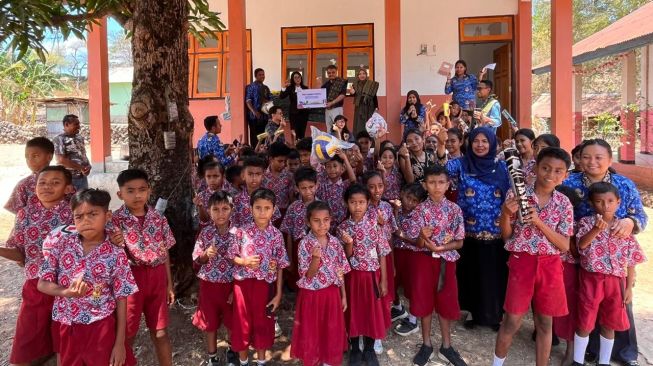 Pertamina NRE Salurkan Bantuan Perbaikan Sanitasi Sarana SD Negeri Alak di Kupang