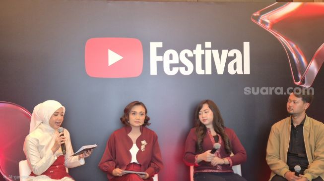 Country Director Google Indonesia, Veronica Utami (kiri) dalam jumpa pers YouTube Festival 2026 di Jakarta, Rabu (7/10/2026). [Suara.com/Dythia]