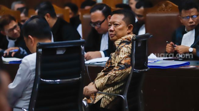 Mantan Jaksa Agung Muda Tindak Pidana Khusus Kejaksaan Agung Febrie Adriansyah saat menjalani sidang perdana di Pengadilan Tipikor, Jakarta, Rabu (7/10/2026). [Suara.com/Alfian Winanto]
