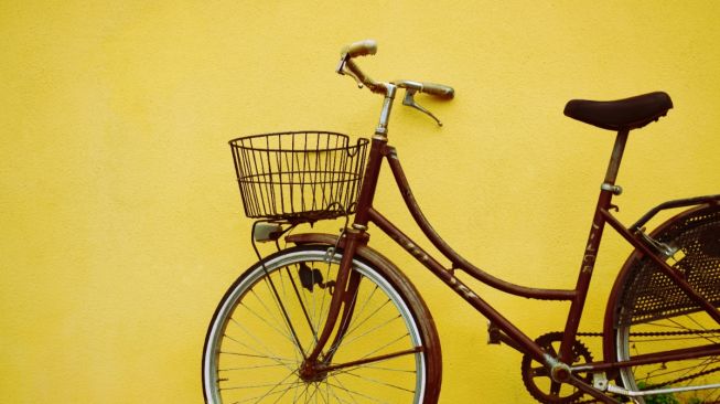 Ilustrasi sepeda kalcer. [Unsplash/Christopher Barbalis]