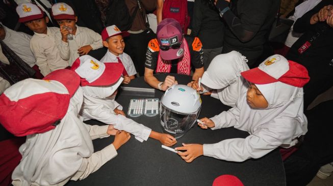 Riders Go to School Menyapa SDN 2 Kuta Mandalika. (Dok. ITDC Mandalika)