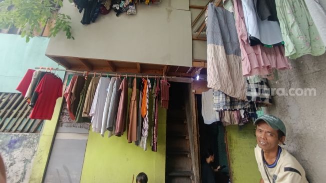Potret Sesak Rumah Petak 4x3 M di Kampung Bali: Dihuni 7 Orang, Sewa Sehari Rp30 Ribu. (Suara.com/Agustin Dwi Anggraini)