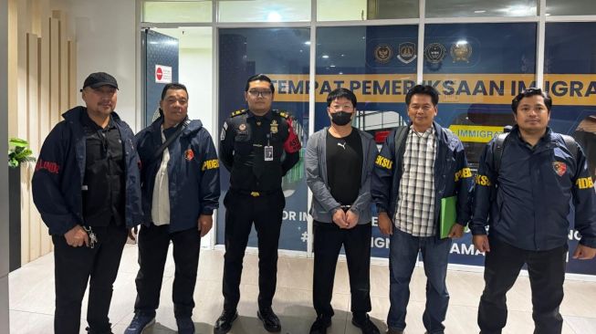 Sempat Kabur ke Seoul! Buronan Penyelundup iPhone Senilai Rp253 Miliar Ditangkap di Bandara Soetta