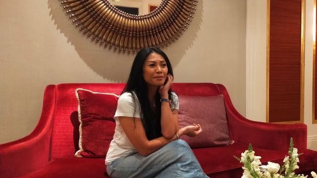 Anggun sebagai tokoh filantropis: siapa pun yang terdampak bencana alam maupun berada di wilayah 3T tidaklah sendiri. Sebagai musisi ia mengapresiasi langkah inisiatif sosial SNADA Indonesia. (Suara.com/CNR ukirsari)