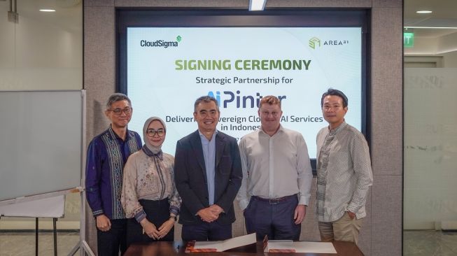 PT Dunia Virtual Online Tbk (AREA) melalui AREA31 menggandeng perusahaan teknologi asal Eropa, CloudSigma, untuk meluncurkan AiPintar, layanan Sovereign AI and Cloud Services yang memanfaatkan infrastruktur pusat data di Indonesia. Foto ist