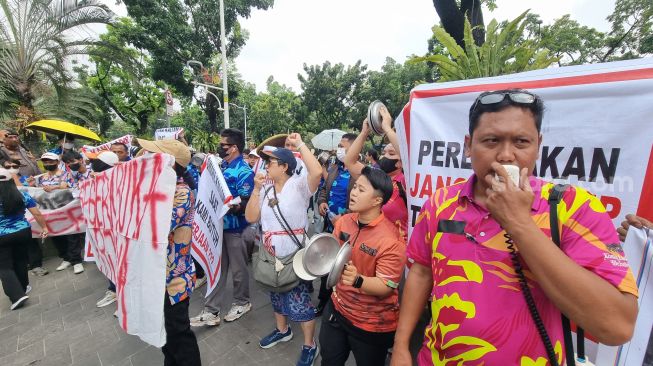 Akses Kerja Masih Terhalang Tembok, Ratusan Karyawan Club de Arjuna Kembali Geruduk Balai Kota