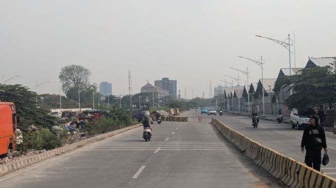 Jalan Tembus Kelapa Gading&ndash;Pulo Gadung Ditargetkan Beroperasi Penuh 2027. [Suara.com/Adiyoga]