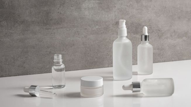 Urutan Pemakaian Skincare Malam Sebelum Tidur agar Kulit Glowing di Pagi Hari