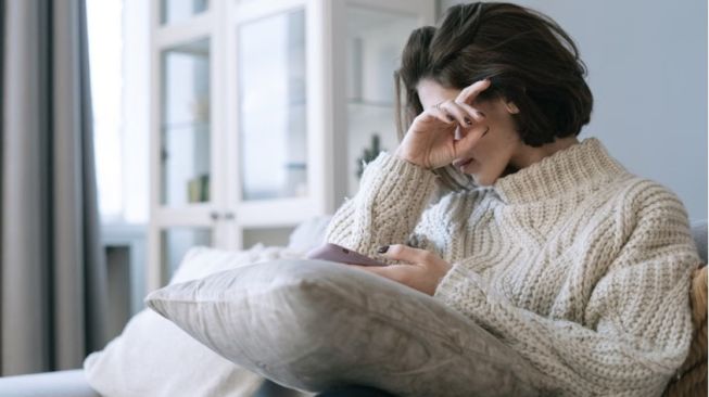 Jeda dari Performative Happiness: Tersenyum di Medsos, Lelah di Dunia Nyata