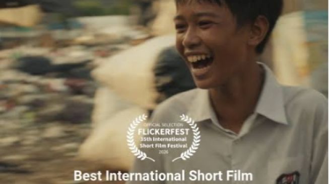 My Plastic Mother: Film Pendek tentang Duka Eki dan Krisis Sampah Indonesia