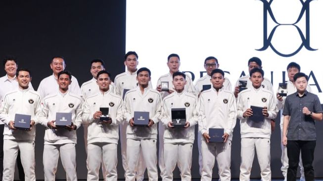 Harga Jam Tangan Regan Harney, Jadi Hadiah Tim Bulu Tangkis Indonesia Usai Asian Games 2026
