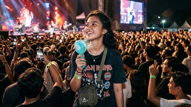 5 Kipas Mini Portable Hemat Baterai untuk Ngonser, Ada yang Awet Hingga 19 Jam