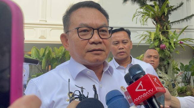 Menteri Koordinator Bidang Politik dan Keamanan (Menko Polkam) Dudung Abdurachman di Istana Kepresidenan, Jakarta, Senin (12/10/2026). [Suara.com/Novian]