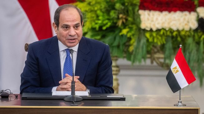 Presiden Mesir Abdel Fattah el-Sisi menyampaikan keterangan pers usai pertemuan bilateral dengan Presiden Prabowo Subianto di Istana Merdeka, Jakarta, Minggu (11/10/2026). [ANTARA FOTO/Bayu Pratama S/bar]
