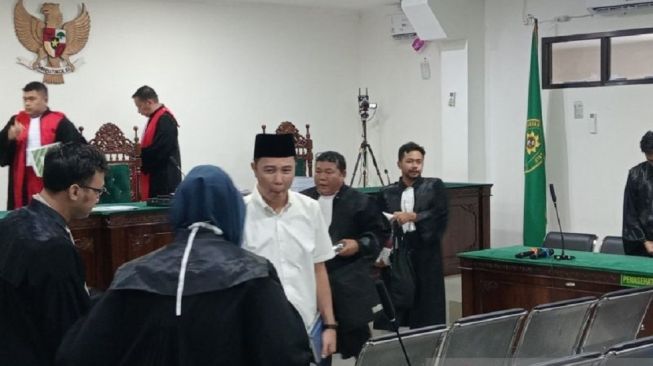 Bupati Rejang Lebong Dituntut 5 Tahun Penjara dan Cabut Hak Politik