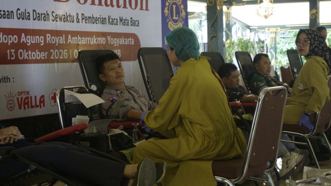 Royal Ambarrukmo Yogyakarta menyelenggarakan kegiatan donor darah sebagai bagian dari rangkaian program Road to 15th Anniversary. (Dok. Royal Ambarrukmo Yogyakarta)