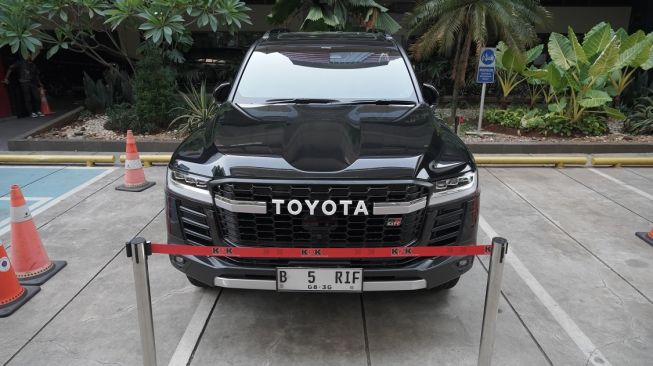 KPK Sita Mobil Land Cruiser Milik Orang Kepercayaan Nusron Wahid