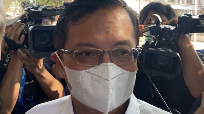 Tak Ditahan Usai Terjaring OTT KPK, Sestama BNPB Rustian Pulang Naik Taksi