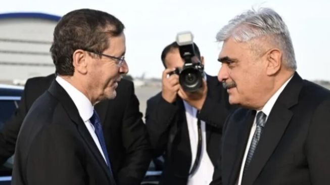 Protes Larangan Hijab di Sekolah Memanas, Azerbaijan Gelar Karpet Merah untuk Presiden Israel [todaypress.tv]