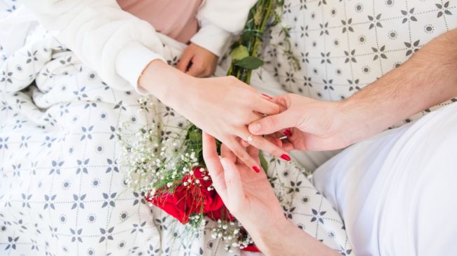 7 Arti Mimpi Menikah dengan Orang Tidak Dikenal Menurut Islam dan Primbon Jawa