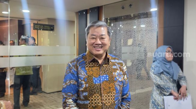 Ketua Umum Gabungan Pengusaha Makanan dan Minuman Indonesia (Gapmmi) Adhi S. Lukman saat ditemui di Kementerian Perindustrian, Jakarta, Rabu (14/10/2026). Foto Fakhri-Suara.com