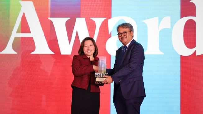 PT Kereta Api Indonesia (Persero) meraih dua penghargaan dalam Danantara Indonesia CX100 Award 2026 yang digelar di Auditorium Wisma Danantara Indonesia, Jakarta, Selasa (13/10/2026). [handout]