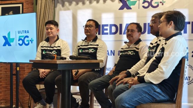 Penggunaan jaringan 5G XLSMART di perjalanan Jogja-Solo menggunakan KAIS 4 dari Stasiun Yogyakarta, Kamis (15/9/2026). (Suarajogja.id/Putu Ayu Palupi)