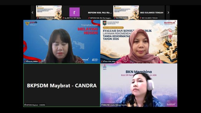Suasana kegiatan evaluasi dan konsultasi publik layanan pengusulan tanda kehormatan Satyalancana Karya Satya bagi PNS Kemendagri dan PNS daerah yang digelar secara daring melalui Zoom, Kamis (15/10/2026). (Suara.com/Mohammad Rhadzaki Ramadhan)