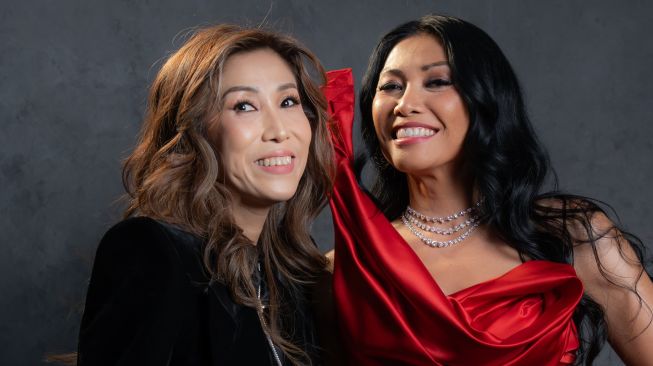 Anggun C Sasmi mengenakan berlian dari Wanda House of Jewels karya Wanda Ponika saat tampil di ajang Festival Musik SNADA Indonesia 2026 di Istora Senayan, Jakarta, pada 10 Oktober 2026. [Instagram]
