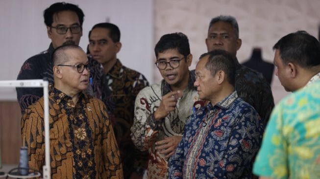 Dialog Menteri Pelindungan Pekerja Migran Indonesia (P2MI) Mukhtarudin dan Menteri Perindustrian Sarmuji berkomitmen kedua kementerian untuk mengoptimalkan sumber daya yang dimiliki pemerintah. (Dok.KP2MI)