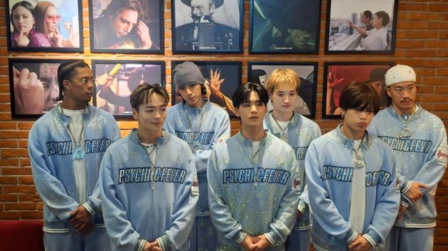 Pyschic Fever, boy band asal Jepang memperkenalkan album kedua mereka, Different di FX Sudirman, Rabu (15/10/2026). [istimewa]