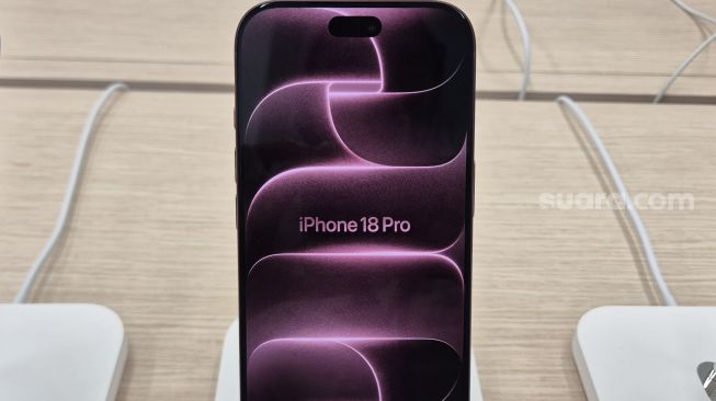 Penjualan perdana iPhone 18 Pro di Digimap, Jakarta, Jumat (16/10/2026). [Suara.com/Dythia]