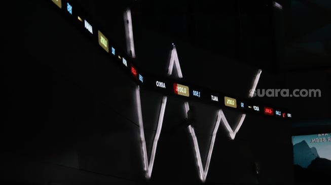 Penampakan layar pergerakan Indeks Harga Saham Gabungan (IHSG) di Bursa Efek Indonesia, Jakarta, Jumat (16/10/2026). [Suara.com/Alfian Winanto]