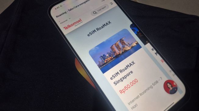 Ilustrasi eSIM RoaMAX Telkomsel.
