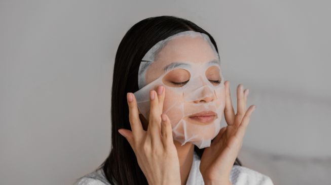 Urutan Skincare Sheet Mask yang Benar agar Wajah Sehat dan Glowing