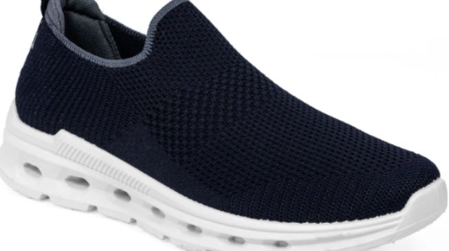 Dr. Kevin Sneakers Flyknit Slip On. [Shopee]