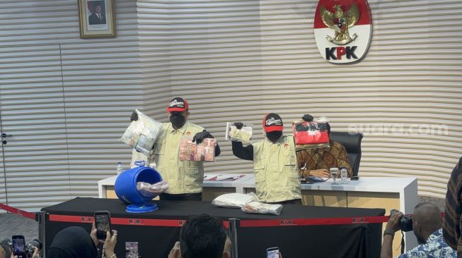 Uang Hingga Perhiasan Ditemukan Penyidik KPK di Rumah Dinas Bupati Klaten