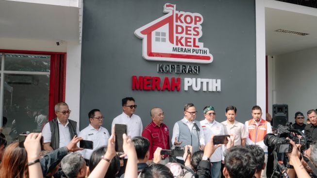 Dekatkan Layanan ke Desa, PLN & Wamendagri Dorong Transaksi Listrik Mudah Lewat KDKMP di Jawa Barat