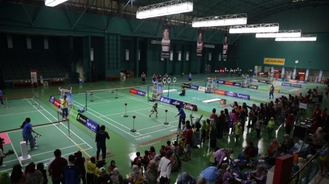 Ketua Umum PBSI Fadil Imran mengapresiasi MilkLife Festival SenengMinton 2026 di Kudus yang mengenalkan bulu tangkis kepada 360 siswa SD dan MI. [Dok. Istimewa]
