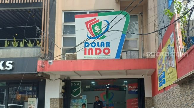 Money Changer Sudah Jual Dolar AS Rp18.120