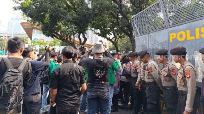 Demo Dua Tahun Prabowo-Gibran, Mahasiswa UNAS Desak Perubahan hingga Siapkan Gugatan Hukum