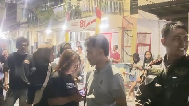 Tim Patroli Perintis Presisi (2P) Direktorat Samapta Polda Metro Jaya bersama personel Polwan mengamankan 20 pemuda yang diduga hendak terlibat tawuran di kawasan Bassura, Jakarta Timur, Selasa (20/10/2026). ANTARA/HO-Humas Polda Metro Jaya