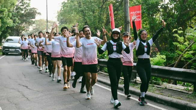 Komunitas lari Topscore Running mempersiapkan diri jelang ikut Jakarta Running Festival (JRF) 2026. [Dok. Istimewa]