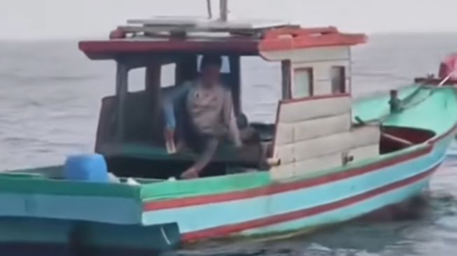 Nelayan Anambas Terombang-ambing Berhari-hari hingga Lautan Malaysia