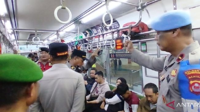 Cegah Pelajar Ikut Demo ke Jakarta, Polisi Jaga Ketat Stasiun dan Gerbang Tol